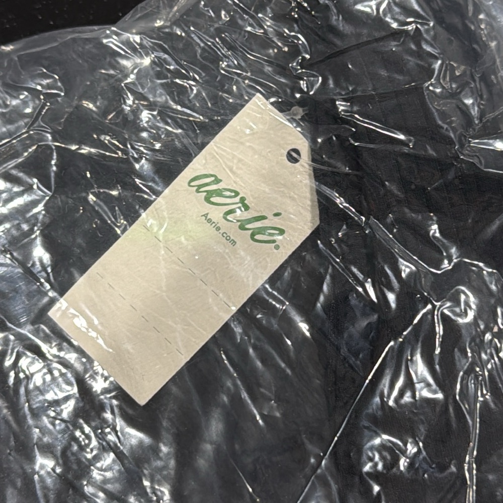 Aerie Black Cropped Tank Top with Built in Bra Liner - M - Picture 9 of 9